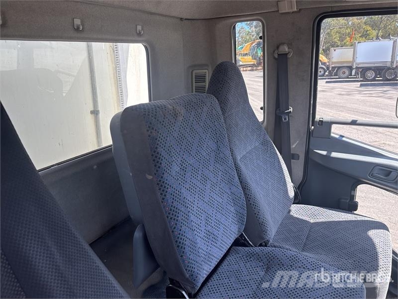Mitsubishi FN600 6x2 Refrigerated Truck Temperature controlled trucks