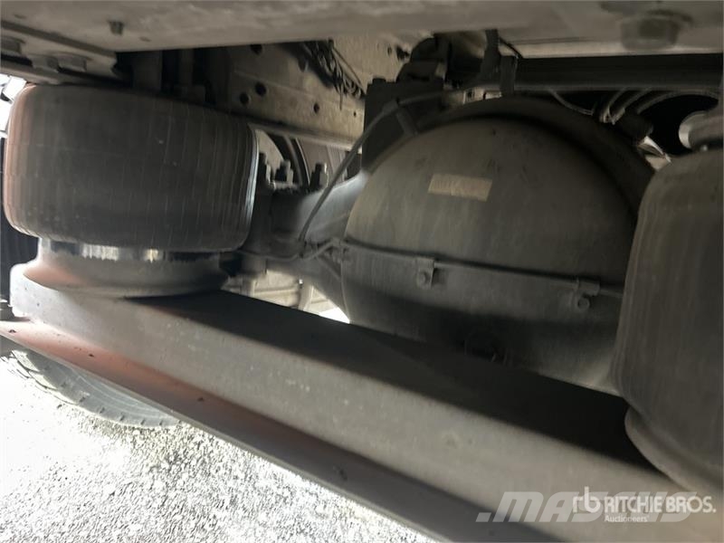 Mitsubishi FN600 6x2 Refrigerated Truck شاحنات بدرجة حرارة قابلة للضبط