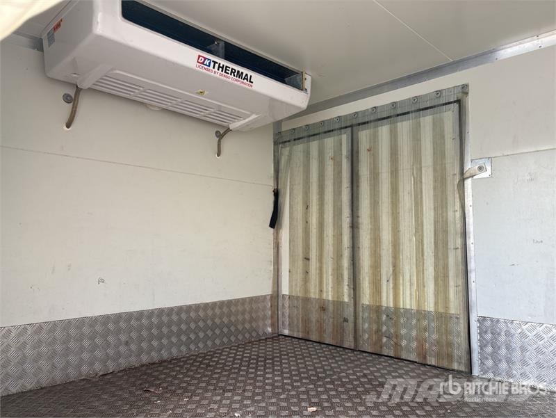 Mitsubishi Fuso Canter 7/800 4x2 Refrigerated Truck شاحنات بدرجة حرارة قابلة للضبط