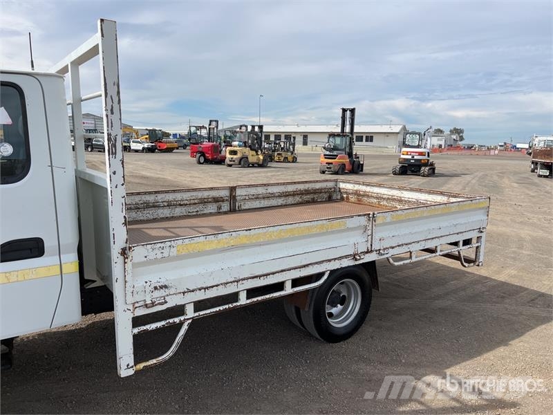 Mitsubishi Fuso Canter 7/800 4x2 Crew Cab Flatbed Truck Flatbed / Dropside trucks