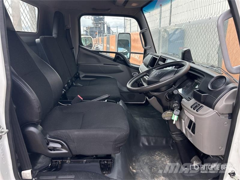 Mitsubishi Fuso Canter 4x2 Flatbed Truck Flatbed / Dropside trucks