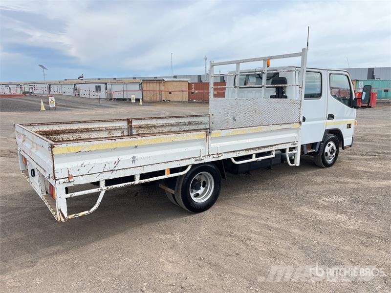 Mitsubishi Fuso Canter 7/800 4x2 Crew Cab Flatbed Truck Flatbed / Dropside trucks