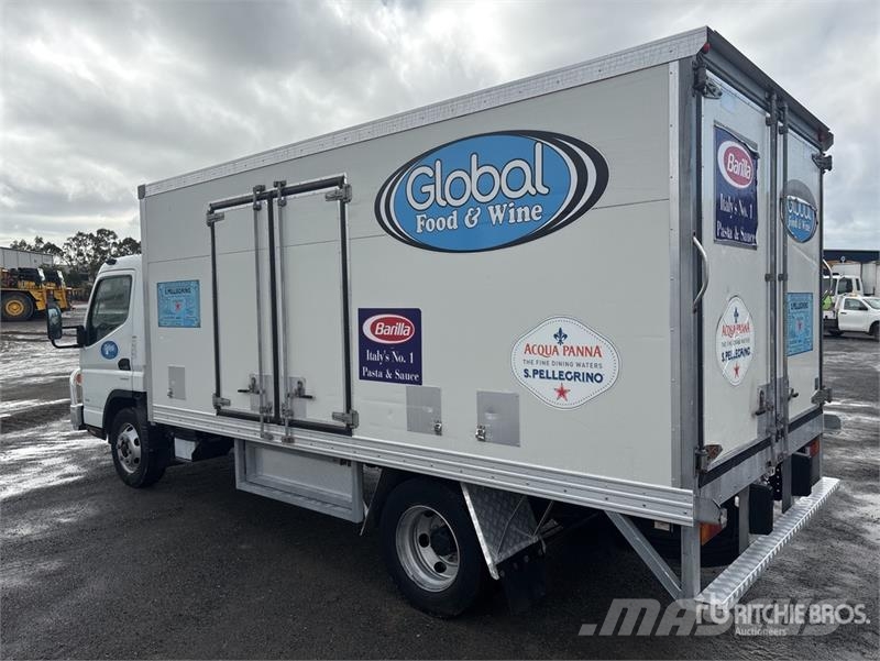 Mitsubishi Fuso Canter 7/800 4x2 Refrigerated Truck شاحنات بدرجة حرارة قابلة للضبط