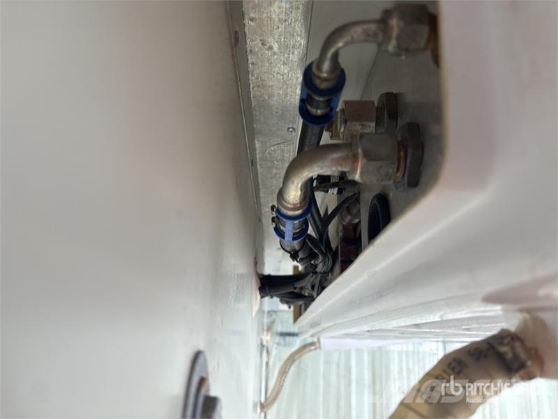Mitsubishi Fuso Canter 7/800 4x2 Refrigerated Truck شاحنات بدرجة حرارة قابلة للضبط