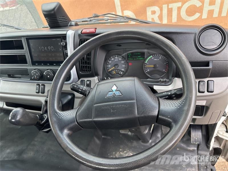 Mitsubishi Fuso Canter 4x2 Flatbed Truck Flatbed / Dropside trucks