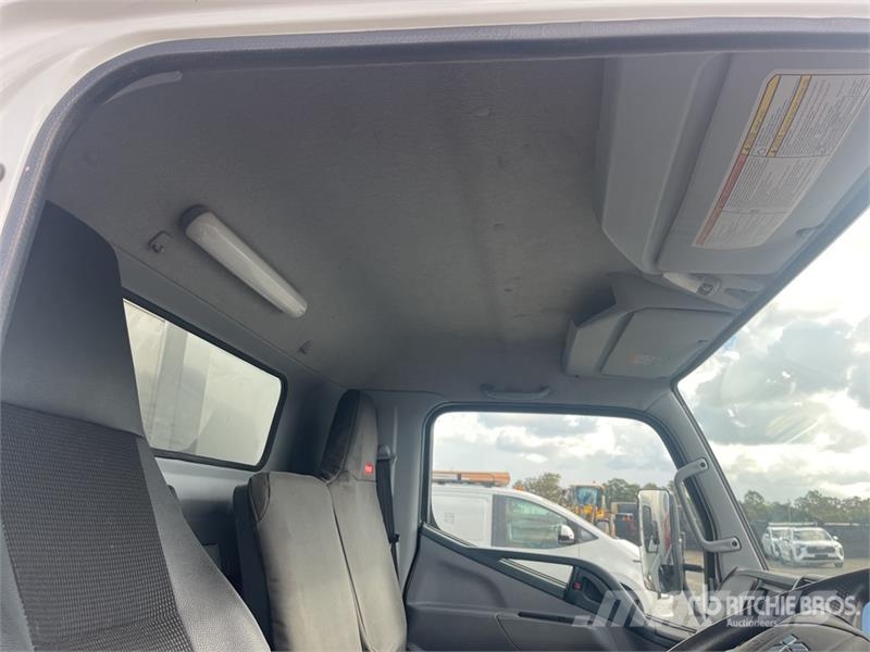 Mitsubishi Fuso Canter 7/800 4x2 Refrigerated Truck شاحنات بدرجة حرارة قابلة للضبط