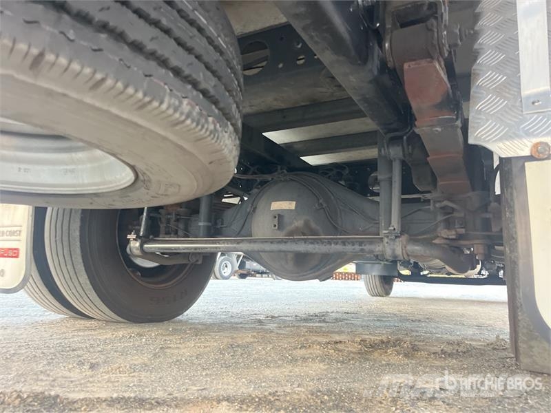 Mitsubishi Fuso Canter 7/800 4x2 Refrigerated Truck شاحنات بدرجة حرارة قابلة للضبط