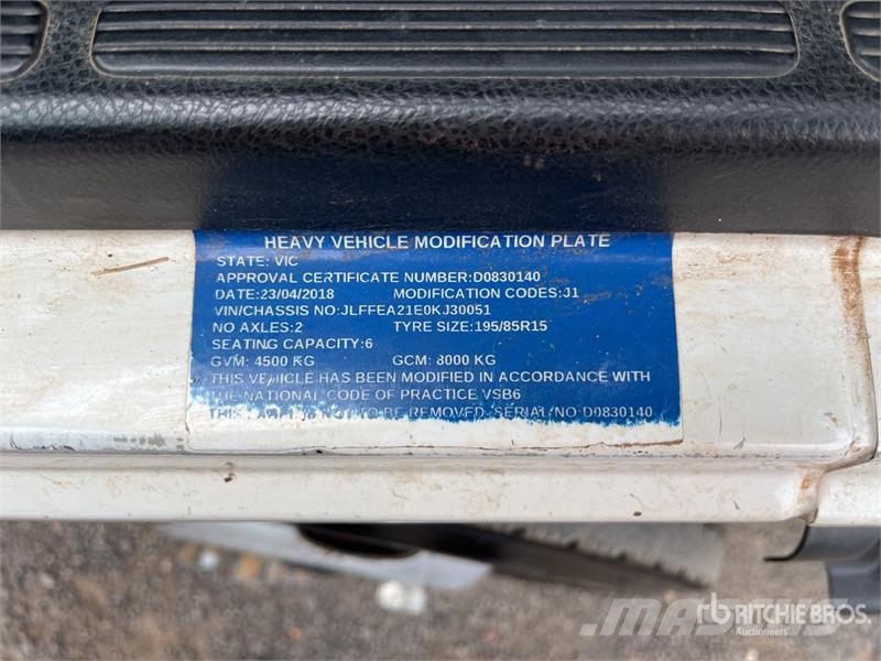 Mitsubishi Fuso Canter 7/800 4x2 Crew Cab Flatbed Truck Flatbed / Dropside trucks