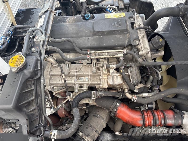 Mitsubishi Fuso Canter 7/800 4x2 Refrigerated Truck شاحنات بدرجة حرارة قابلة للضبط