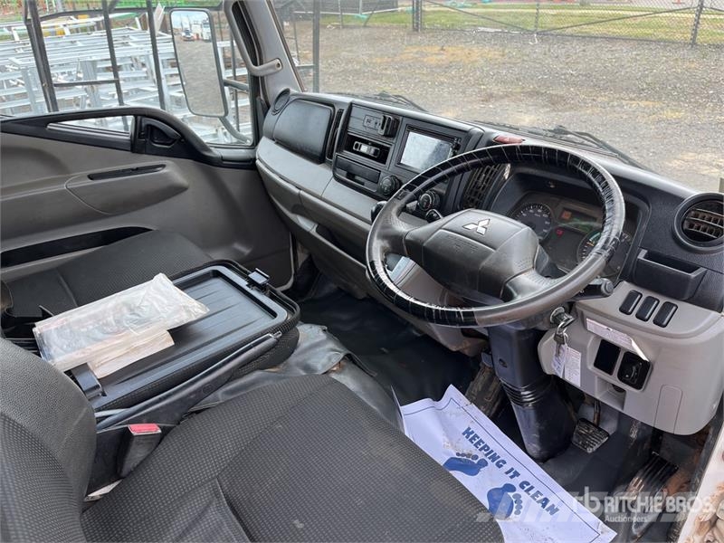 Mitsubishi Fuso Canter 7/800 4x2 Crew Cab Flatbed Truck Flatbed / Dropside trucks