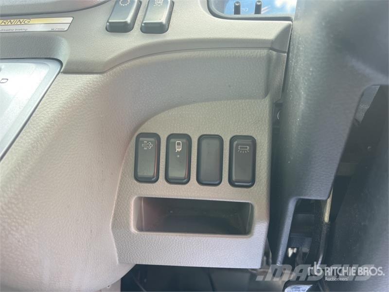 Mitsubishi Fuso Canter 7/800 4x2 Refrigerated Truck شاحنات بدرجة حرارة قابلة للضبط