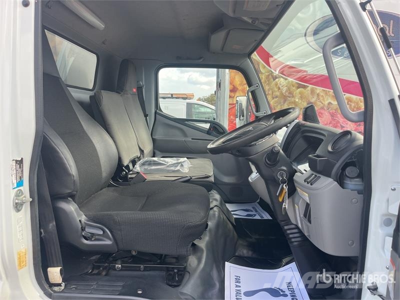 Mitsubishi Fuso Canter 7/800 4x2 Refrigerated Truck شاحنات بدرجة حرارة قابلة للضبط