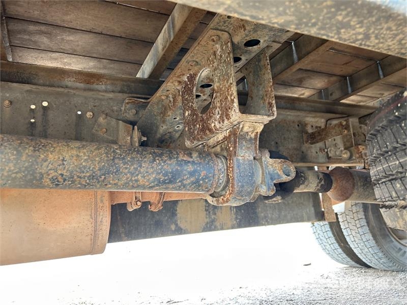 Mitsubishi Fuso Canter 7/800 4x2 Flatbed Truck Tovornjaki s kesonom/platojem