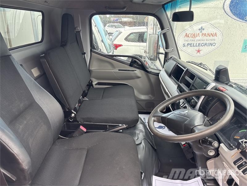 Mitsubishi Fuso Canter 7/800 4x2 Refrigerated Truck شاحنات بدرجة حرارة قابلة للضبط