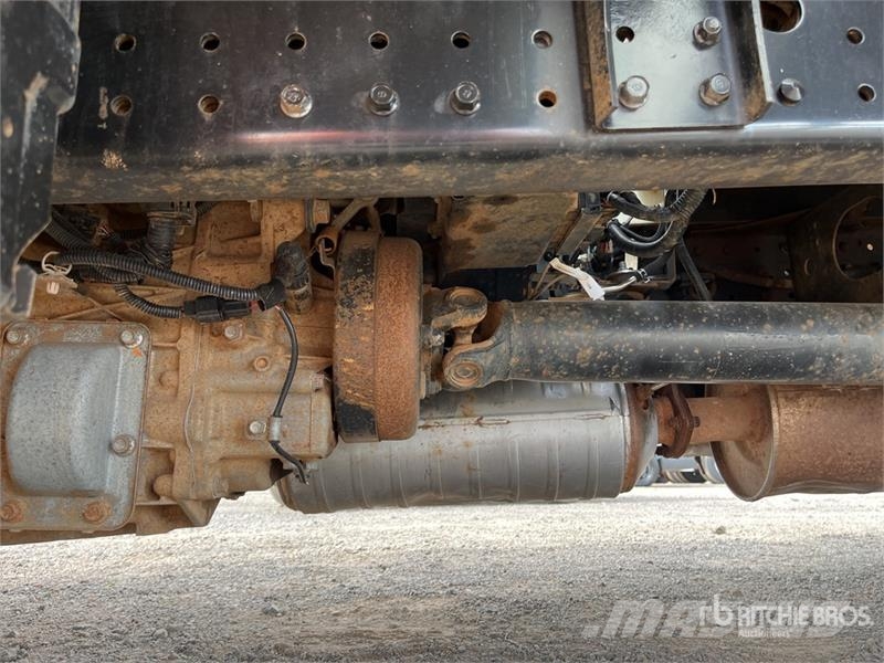 Mitsubishi Fuso Canter 7/800 4x2 Crew Cab Flatbed Truck Flatbed / Dropside trucks