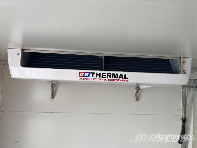 Mitsubishi Fuso Canter 7/800 4x2 Refrigerated Truck شاحنات بدرجة حرارة قابلة للضبط