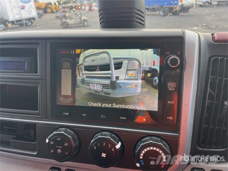 Mitsubishi Fuso Canter 7/800 4x2 Refrigerated Truck شاحنات بدرجة حرارة قابلة للضبط