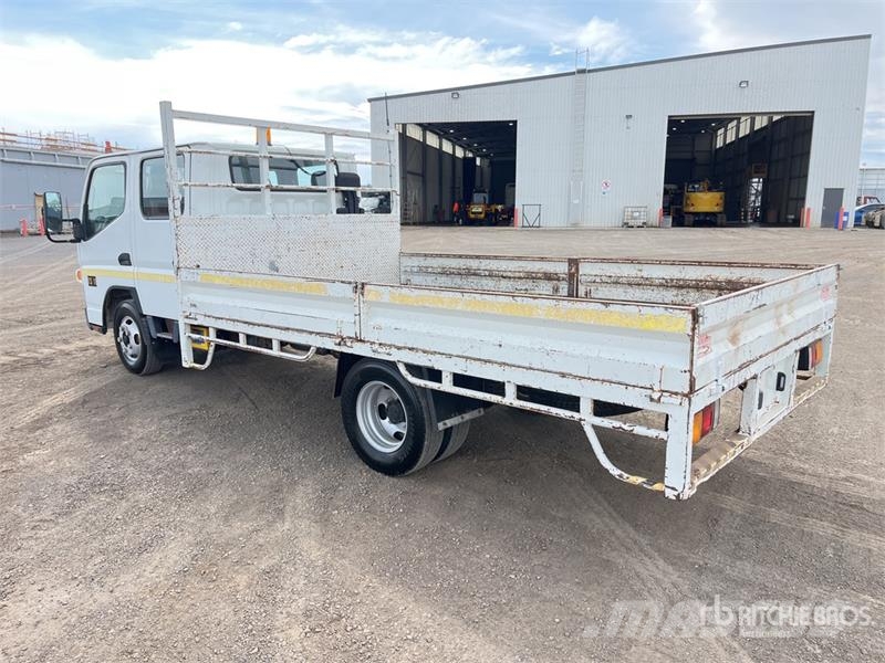 Mitsubishi Fuso Canter 7/800 4x2 Crew Cab Flatbed Truck Flatbed / Dropside trucks