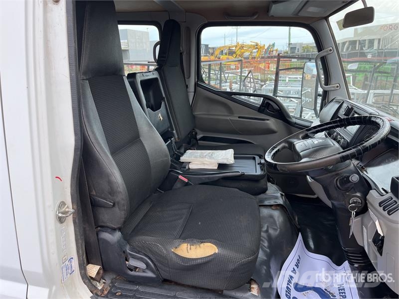 Mitsubishi Fuso Canter 7/800 4x2 Crew Cab Flatbed Truck Flatbed / Dropside trucks