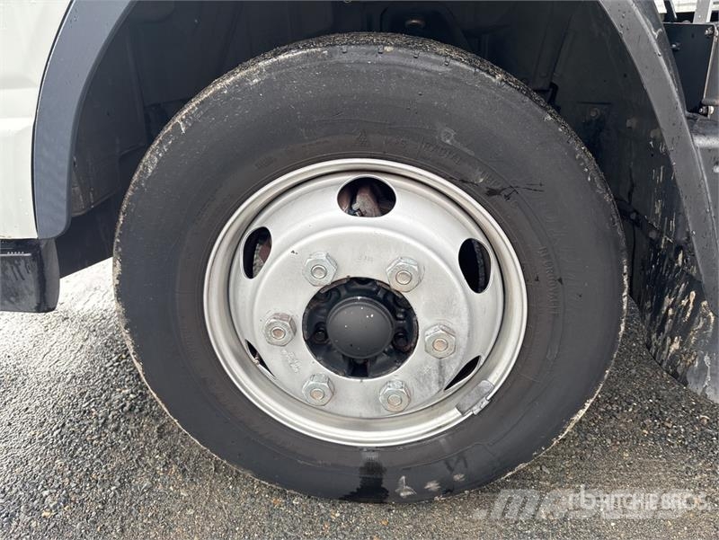 Mitsubishi Fuso Canter 7/800 4x2 Refrigerated Truck شاحنات بدرجة حرارة قابلة للضبط