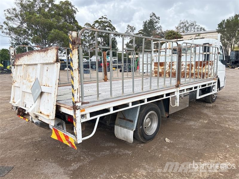 Mitsubishi Fuso Canter 7/800 4x2 Flatbed Truck Tovornjaki s kesonom/platojem