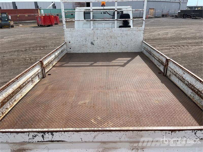 Mitsubishi Fuso Canter 7/800 4x2 Crew Cab Flatbed Truck Flatbed / Dropside trucks