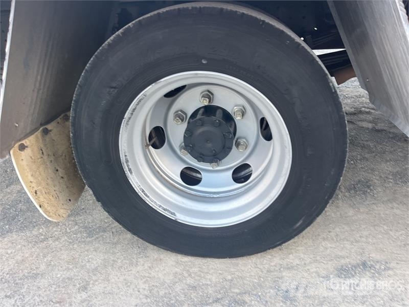 Mitsubishi Fuso Canter 7/800 4x2 Refrigerated Truck شاحنات بدرجة حرارة قابلة للضبط