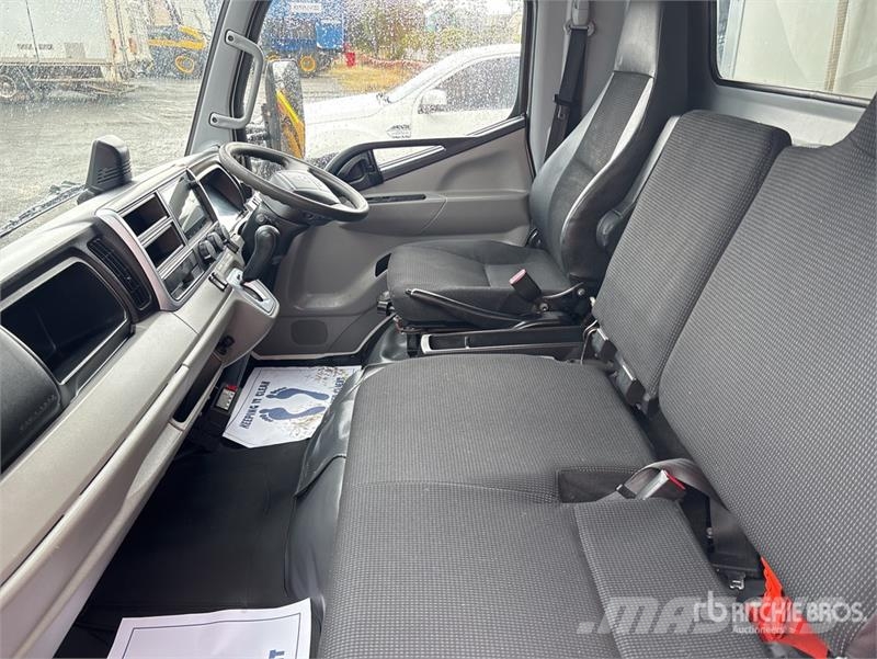 Mitsubishi Fuso Canter 7/800 4x2 Refrigerated Truck شاحنات بدرجة حرارة قابلة للضبط
