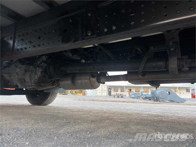 Mitsubishi Fuso Canter 7/800 4x2 Refrigerated Truck شاحنات بدرجة حرارة قابلة للضبط