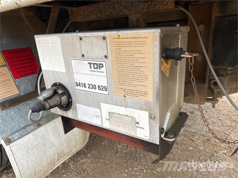 Mitsubishi Fuso Canter 7/800 4x2 Flatbed Truck Tovornjaki s kesonom/platojem