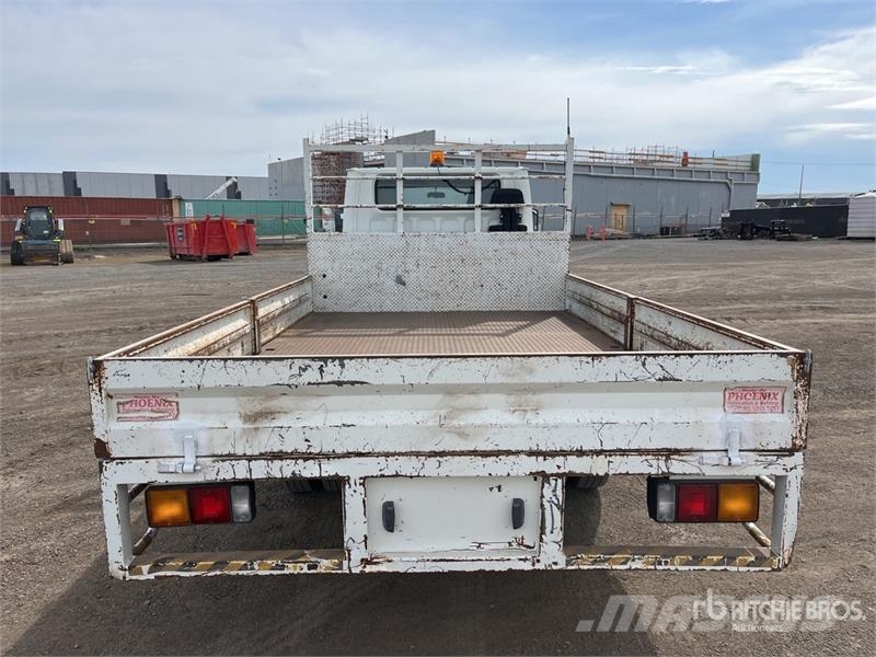 Mitsubishi Fuso Canter 7/800 4x2 Crew Cab Flatbed Truck Flatbed / Dropside trucks