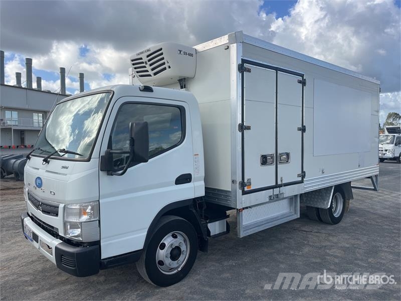 Mitsubishi Fuso Canter 7/800 4x2 Refrigerated Truck شاحنات بدرجة حرارة قابلة للضبط