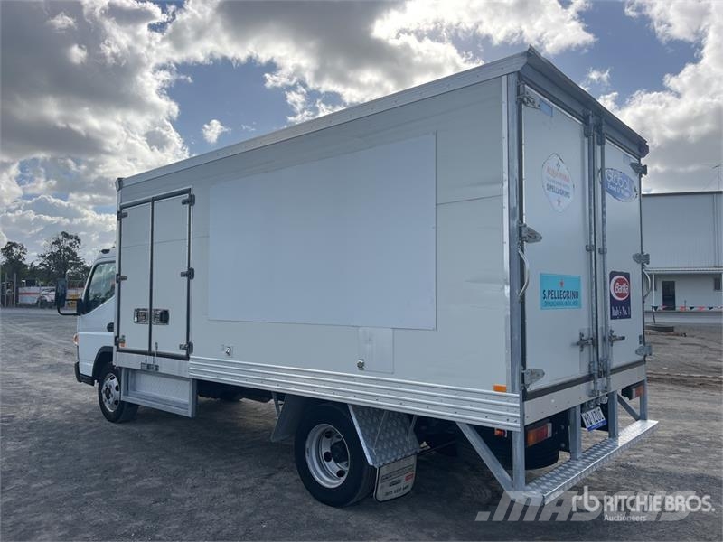 Mitsubishi Fuso Canter 7/800 4x2 Refrigerated Truck شاحنات بدرجة حرارة قابلة للضبط