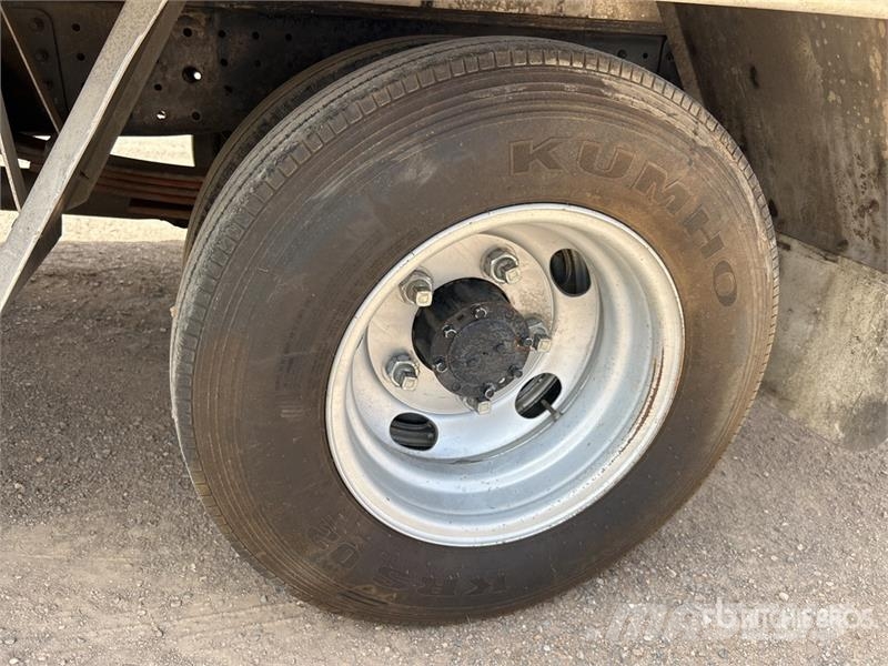 Mitsubishi Fuso Canter 4x2 Flatbed Truck Flatbed / Dropside trucks