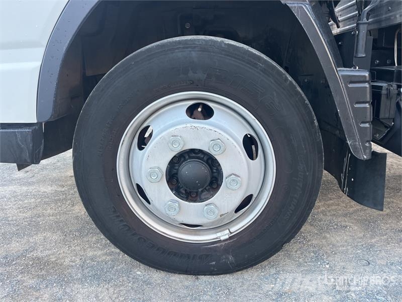 Mitsubishi Fuso Canter 7/800 4x2 Refrigerated Truck شاحنات بدرجة حرارة قابلة للضبط
