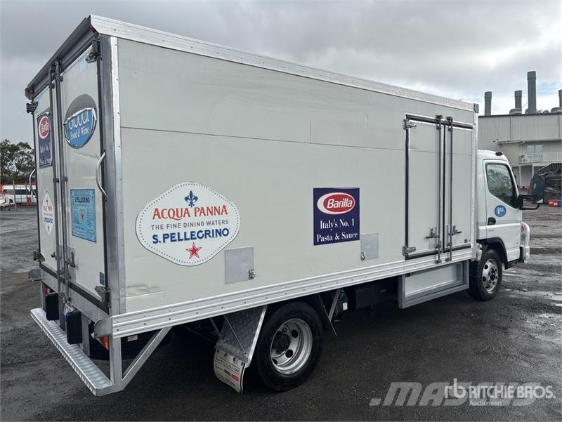 Mitsubishi Fuso Canter 7/800 4x2 Refrigerated Truck شاحنات بدرجة حرارة قابلة للضبط