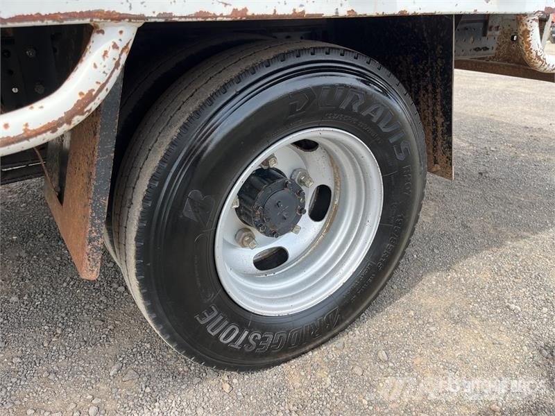Mitsubishi Fuso Canter 7/800 4x2 Crew Cab Flatbed Truck Flatbed / Dropside trucks