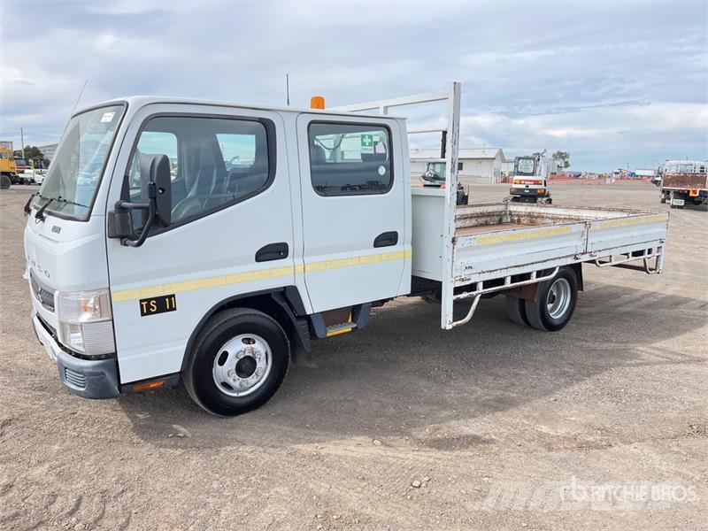 Mitsubishi Fuso Canter 7/800 4x2 Crew Cab Flatbed Truck Flatbed / Dropside trucks
