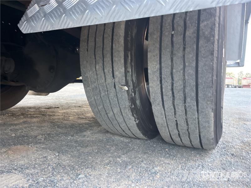 Mitsubishi Fuso Canter 7/800 4x2 Refrigerated Truck شاحنات بدرجة حرارة قابلة للضبط