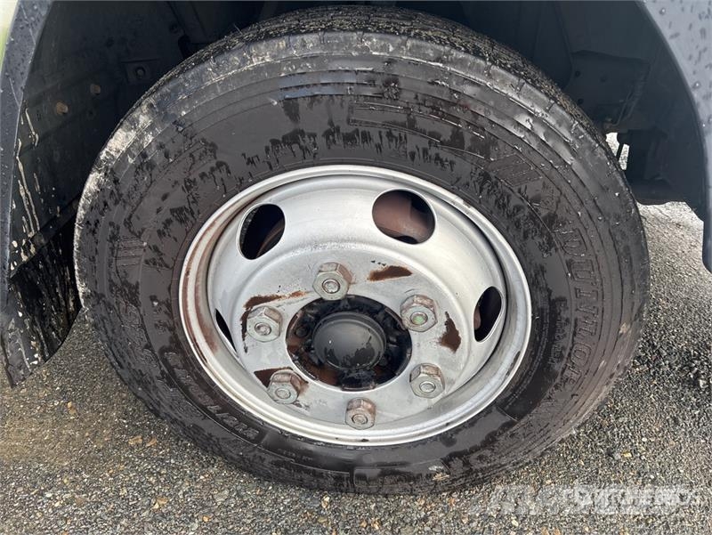 Mitsubishi Fuso Canter 7/800 4x2 Refrigerated Truck شاحنات بدرجة حرارة قابلة للضبط