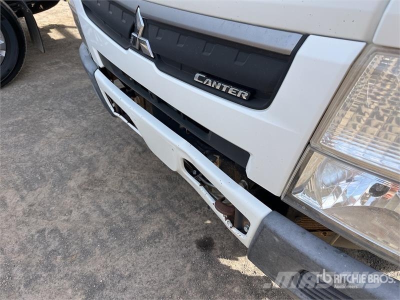 Mitsubishi Fuso Canter 7/800 4x2 Crew Cab Flatbed Truck Flatbed / Dropside trucks