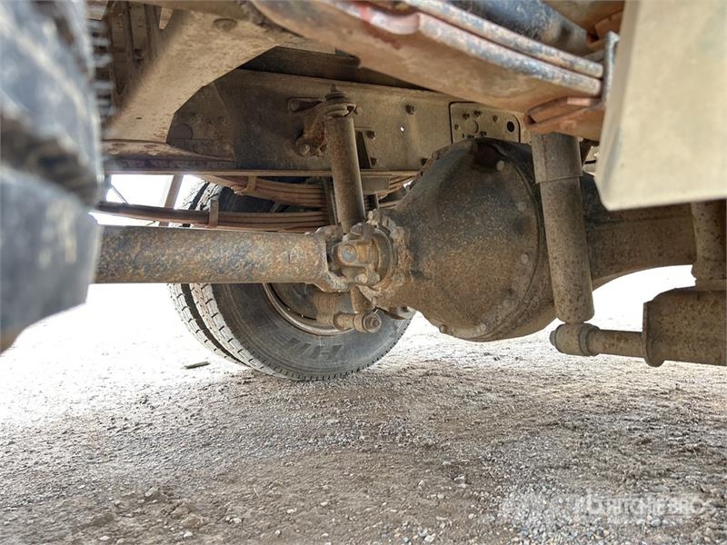 Mitsubishi Fuso Canter 7/800 4x2 Flatbed Truck Tovornjaki s kesonom/platojem