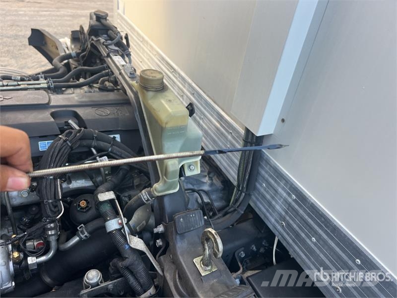 Mitsubishi Fuso Canter 7/800 4x2 Refrigerated Truck شاحنات بدرجة حرارة قابلة للضبط