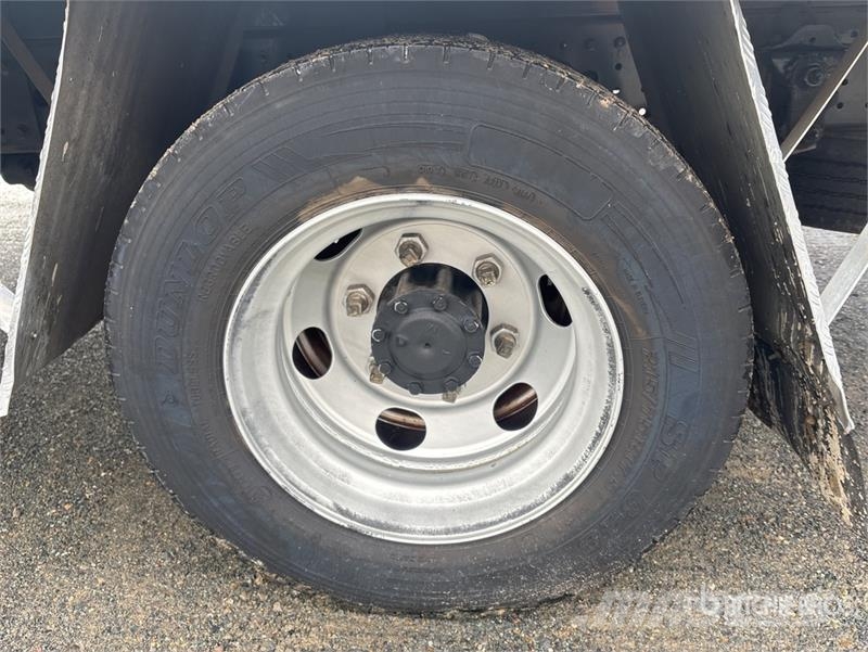 Mitsubishi Fuso Canter 7/800 4x2 Refrigerated Truck شاحنات بدرجة حرارة قابلة للضبط
