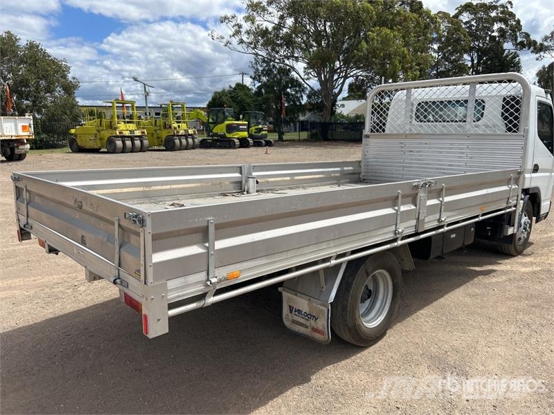 Mitsubishi Fuso Canter 4x2 Flatbed Truck Flatbed / Dropside trucks