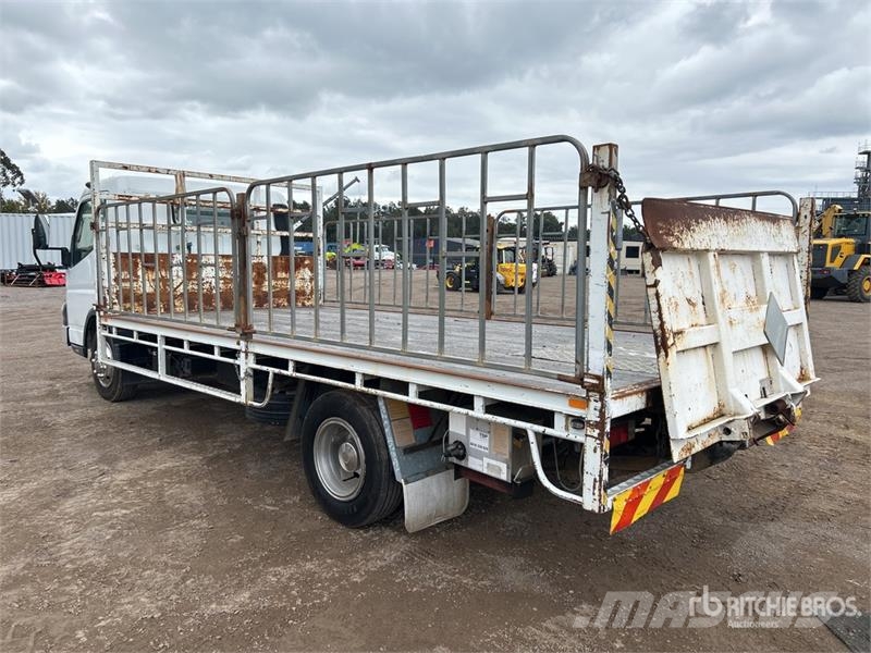 Mitsubishi Fuso Canter 7/800 4x2 Flatbed Truck Tovornjaki s kesonom/platojem