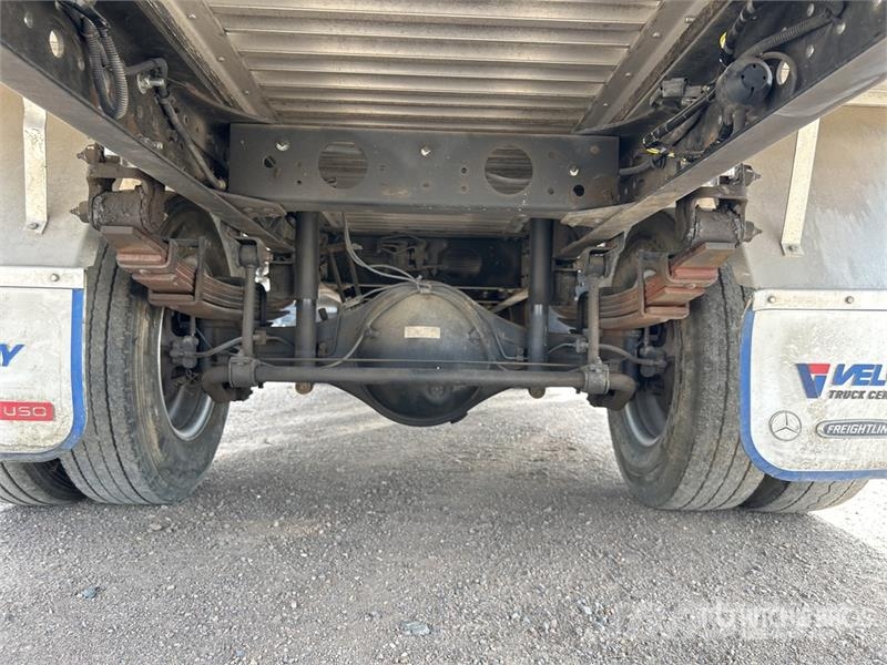 Mitsubishi Fuso Canter 4x2 Flatbed Truck Flatbed / Dropside trucks