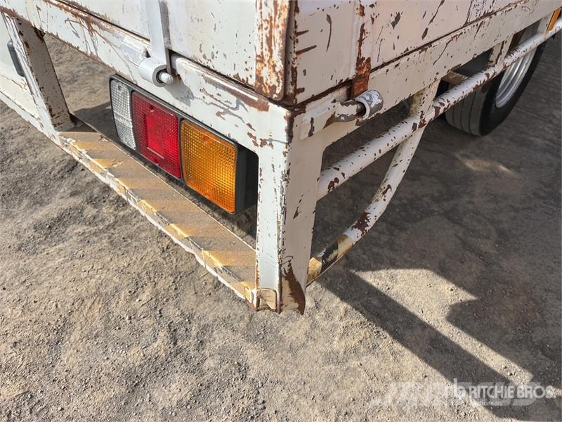 Mitsubishi Fuso Canter 7/800 4x2 Crew Cab Flatbed Truck Flatbed / Dropside trucks