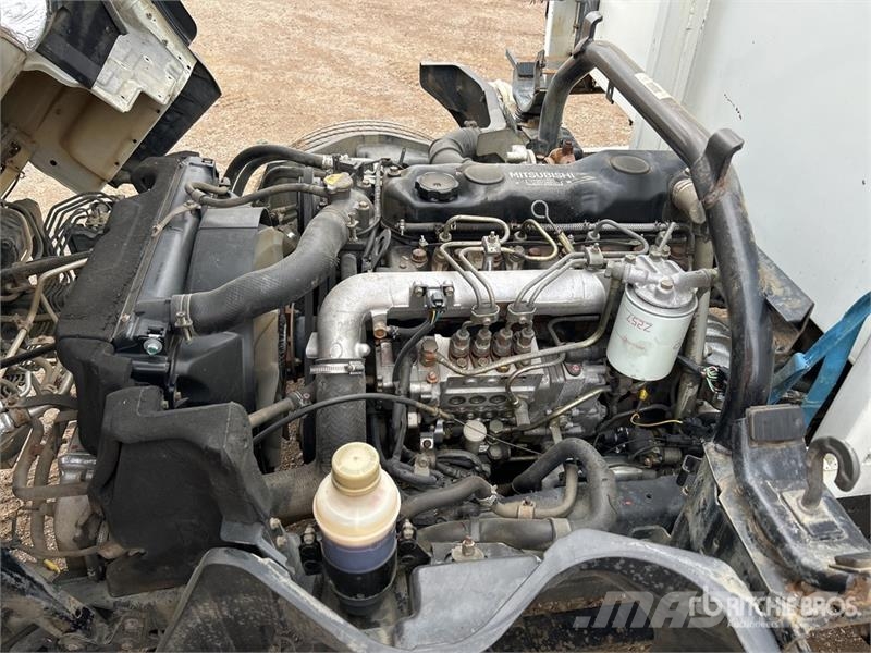 Mitsubishi Fuso Canter 7/800 4x2 Flatbed Truck Tovornjaki s kesonom/platojem