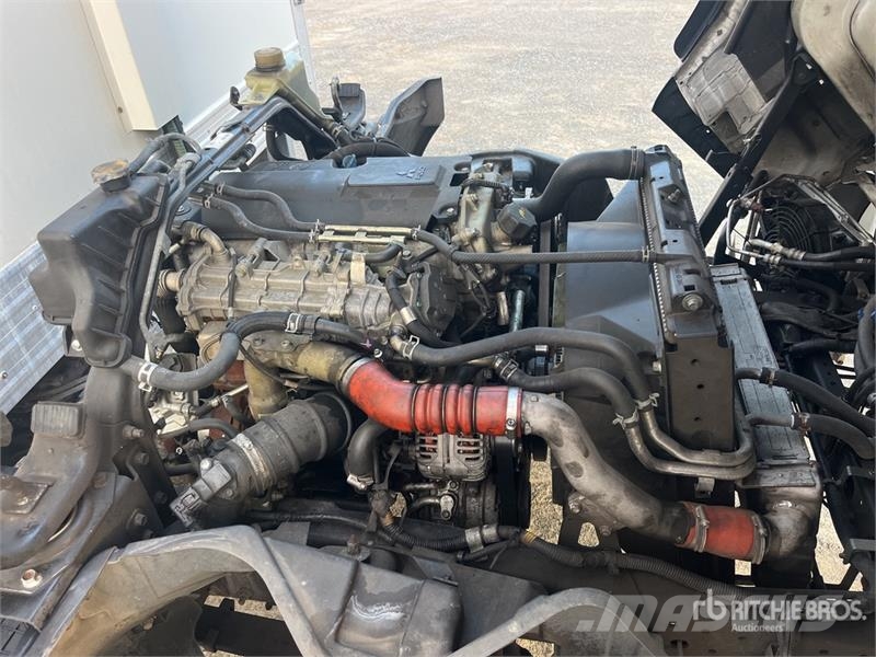 Mitsubishi Fuso Canter 7/800 4x2 Refrigerated Truck شاحنات بدرجة حرارة قابلة للضبط